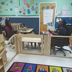 teacher in class (1)